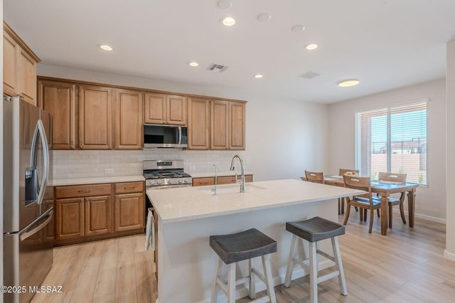 1820 N Banneker Lane, Green Valley, AZ 85614