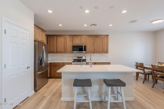 1820 N Banneker Lane, Green Valley, AZ 85614