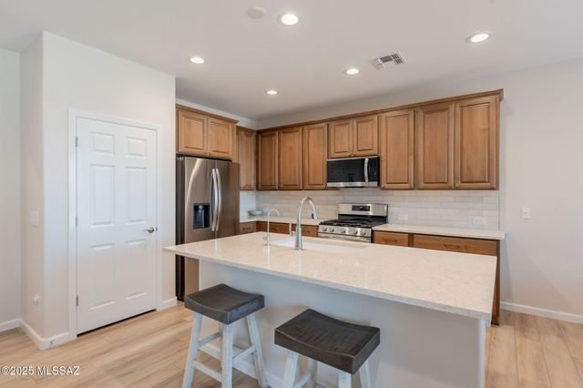 1820 N Banneker Lane, Green Valley, AZ 85614