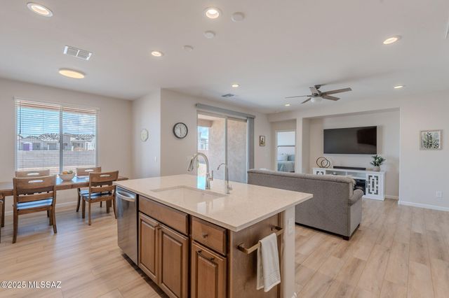 1820 N Banneker Lane, Green Valley, AZ 85614