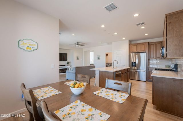 1820 N Banneker Lane, Green Valley, AZ 85614