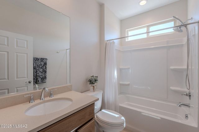 1820 N Banneker Lane, Green Valley, AZ 85614