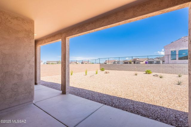 1820 N Banneker Lane, Green Valley, AZ 85614