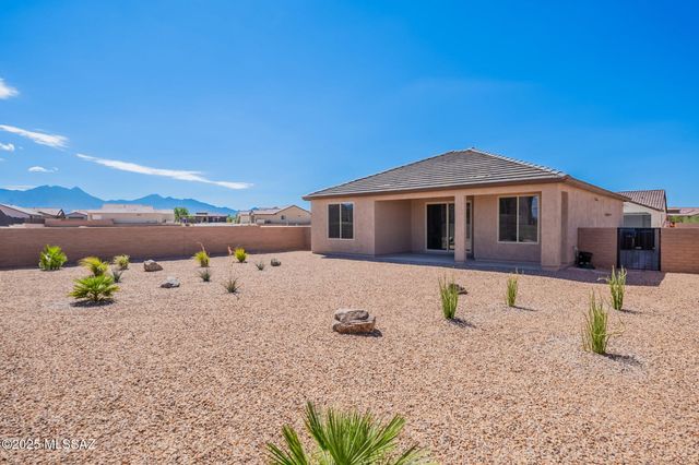 1820 N Banneker Lane, Green Valley, AZ 85614