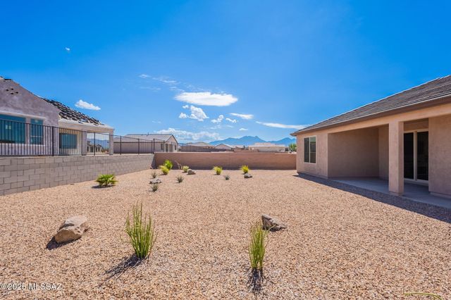 1820 N Banneker Lane, Green Valley, AZ 85614