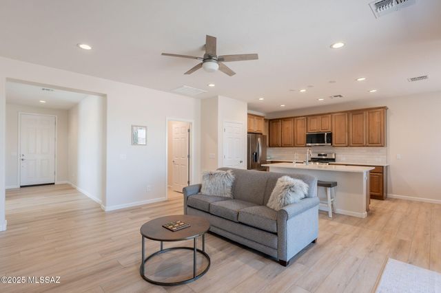 1820 N Banneker Lane, Green Valley, AZ 85614