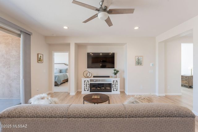 1820 N Banneker Lane, Green Valley, AZ 85614