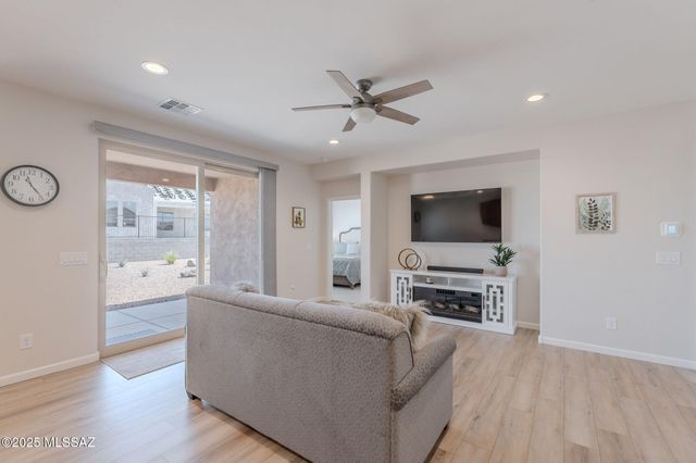 1820 N Banneker Lane, Green Valley, AZ 85614