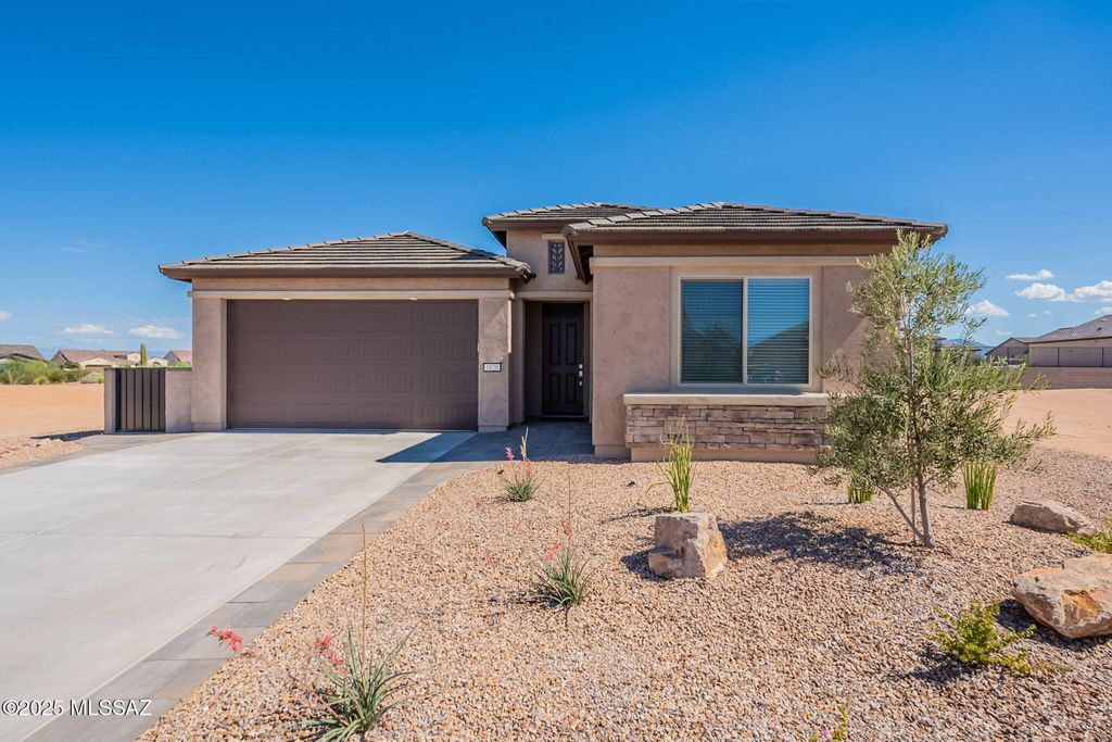 1820 N Banneker Lane, Green Valley, AZ 85614