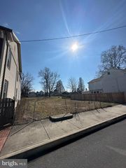 136 E LOCUST ST, Mechanicsburg, PA 17055