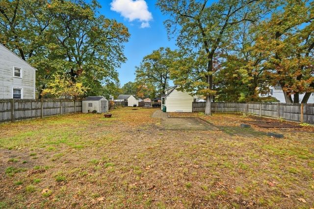 63 Peer St, Springfield, MA 01109