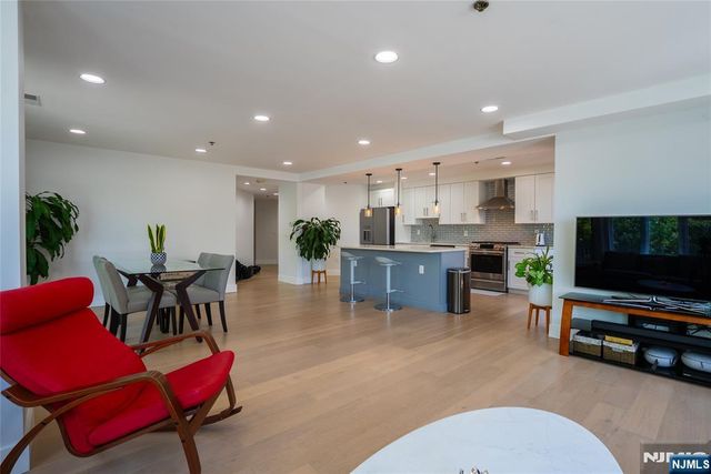 301 Stockton Court, Edgewater, NJ 07020