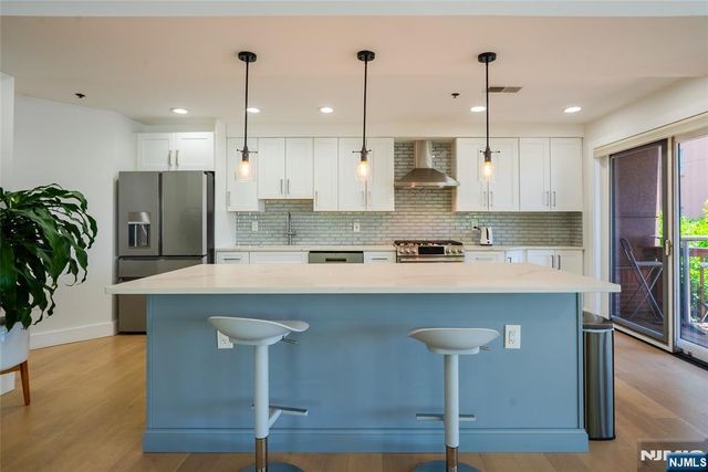 301 Stockton Court, Edgewater, NJ 07020