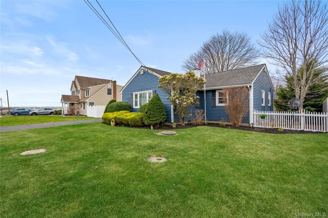 310 Candee Avenue, Sayville, NY 11782