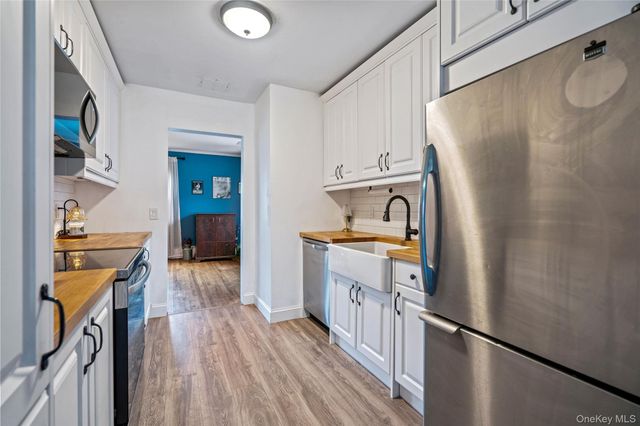 310 Candee Avenue, Sayville, NY 11782