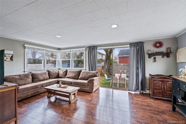 310 Candee Avenue, Sayville, NY 11782