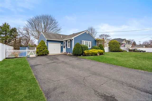 310 Candee Avenue, Sayville, NY 11782