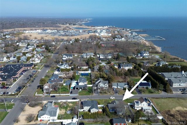 310 Candee Avenue, Sayville, NY 11782