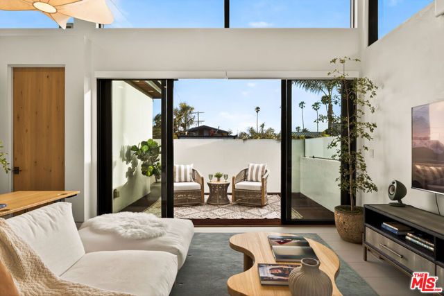 832 Milwood Avenue, Venice (los Angeles), CA 90291