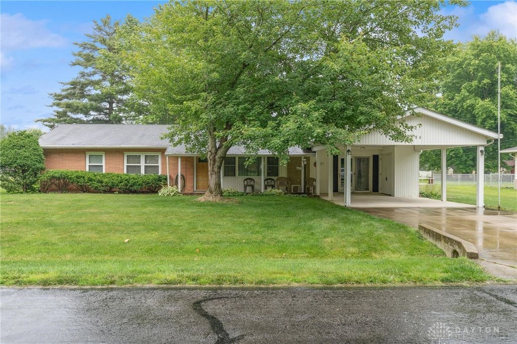 586 Forest Lake Drive, Wilmington, OH 45177