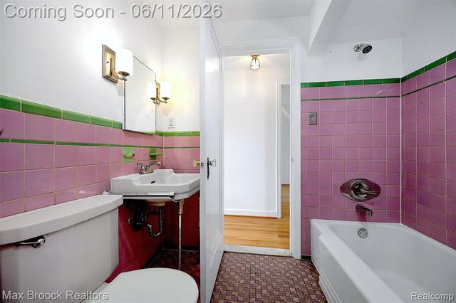14 Fairwood Boulevard, Pleasant Ridge, MI 48069