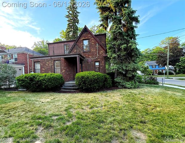 14 Fairwood Boulevard, Pleasant Ridge, MI 48069