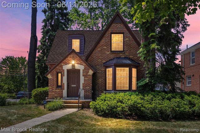 14 Fairwood Boulevard, Pleasant Ridge, MI 48069