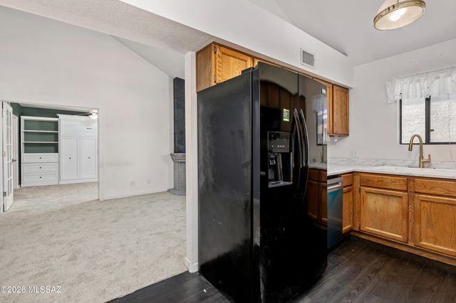 3690 N Country Club Rd Apt 1006, Tucson, AZ 85716