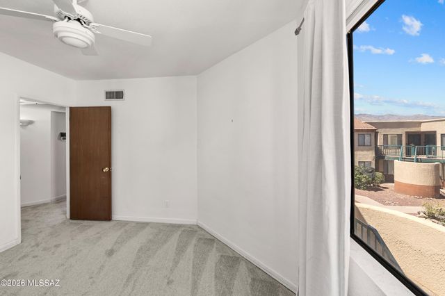 3690 N Country Club Rd Apt 1006, Tucson, AZ 85716