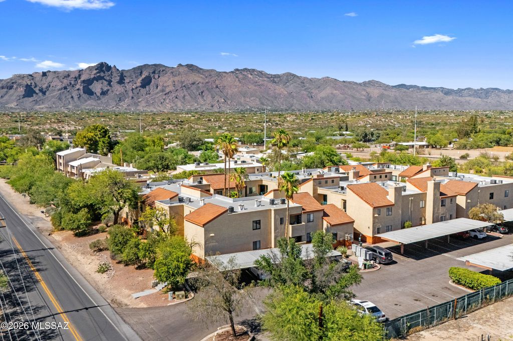 3690 N Country Club Rd Apt 1006, Tucson, AZ 85716
