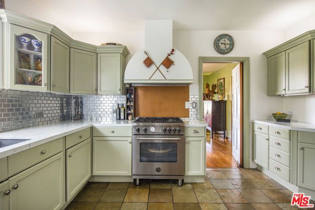 2882 Belden Drive, Los Angeles, CA 90068