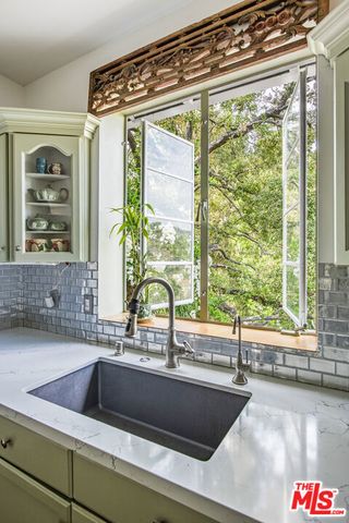 2882 Belden Drive, Los Angeles, CA 90068