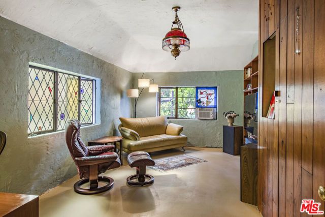 2882 Belden Drive, Los Angeles, CA 90068