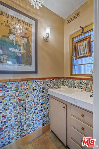 2882 Belden Drive, Los Angeles, CA 90068