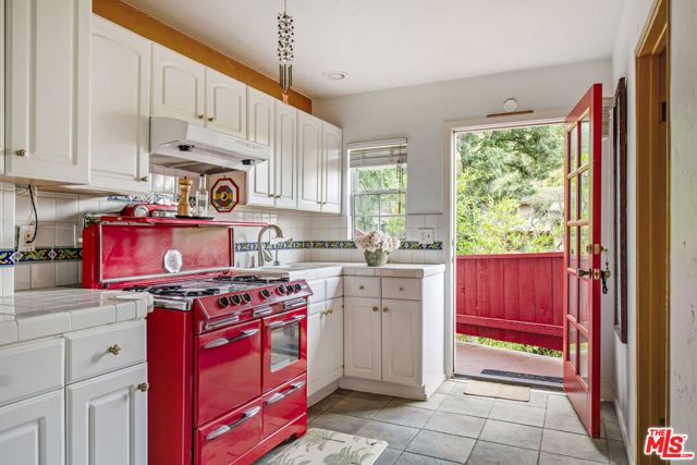 2882 Belden Drive, Los Angeles, CA 90068