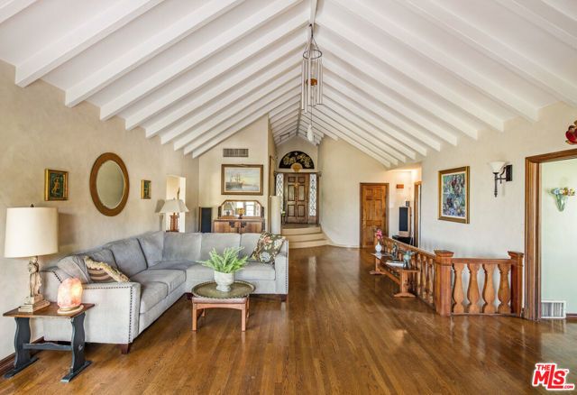 2882 Belden Drive, Los Angeles, CA 90068