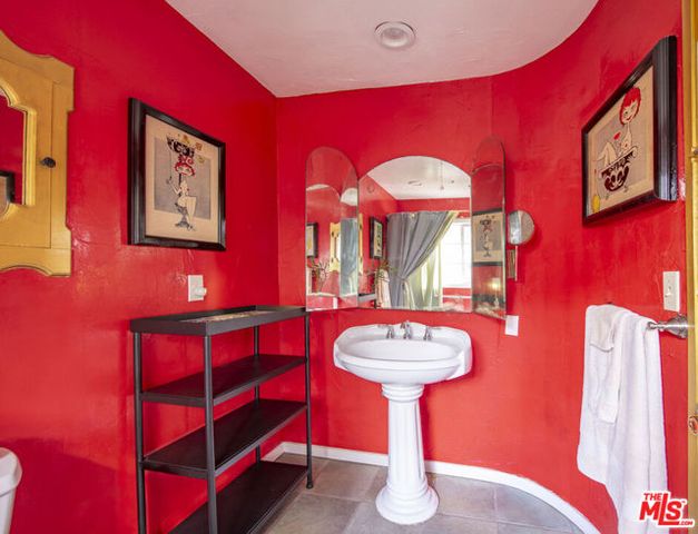 2882 Belden Drive, Los Angeles, CA 90068