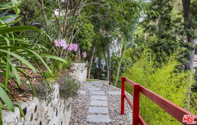 2882 Belden Drive, Los Angeles, CA 90068