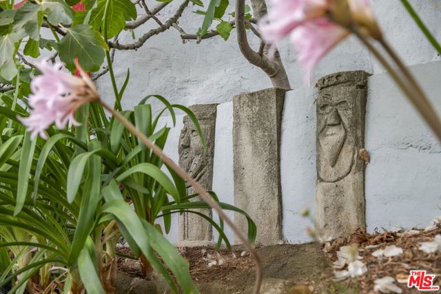 2882 Belden Drive, Los Angeles, CA 90068