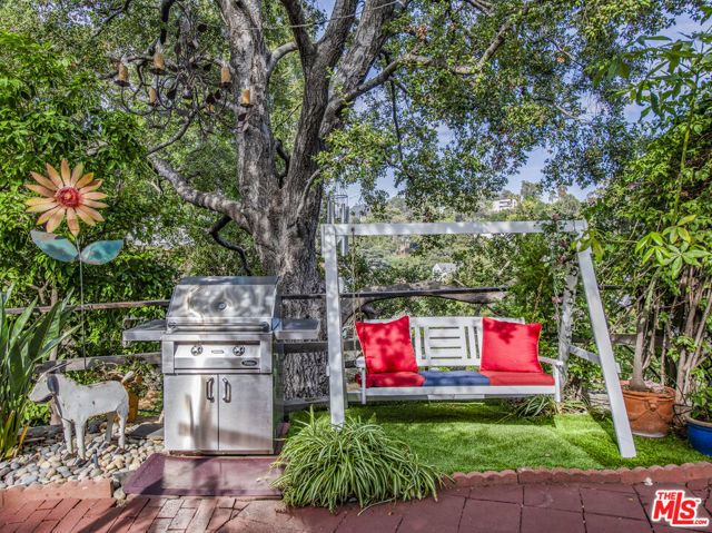 2882 Belden Drive, Los Angeles, CA 90068