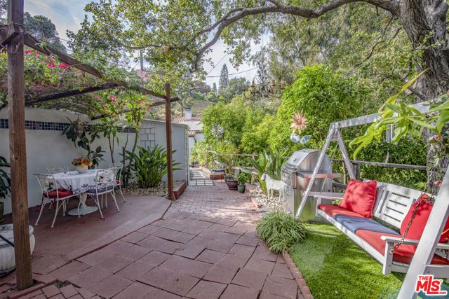 2882 Belden Drive, Los Angeles, CA 90068