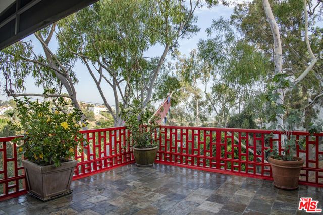 2882 Belden Drive, Los Angeles, CA 90068