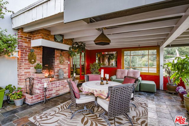 2882 Belden Drive, Los Angeles, CA 90068