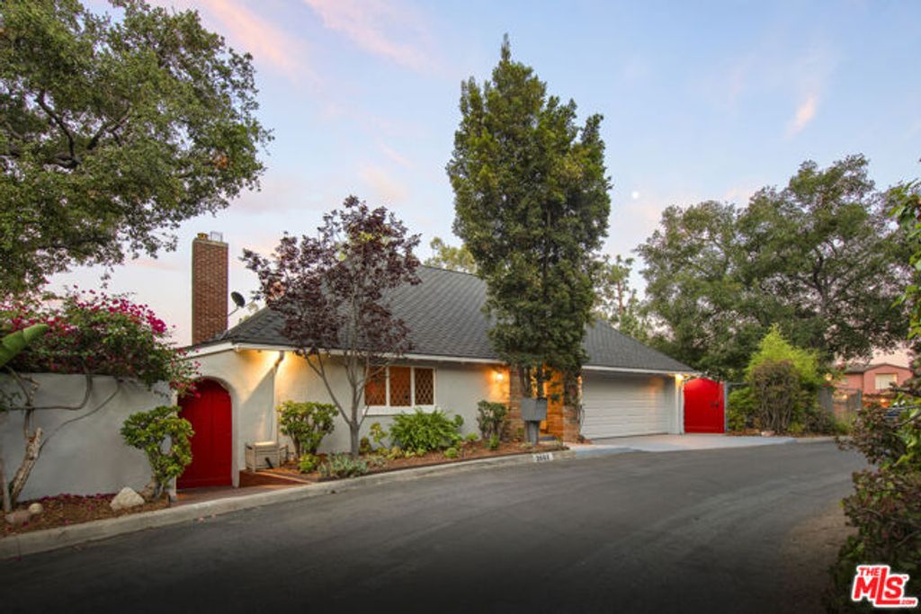 2882 Belden Drive, Los Angeles, CA 90068