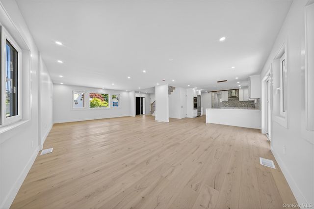 2 Lee Place, Old Bethpage, NY 11804