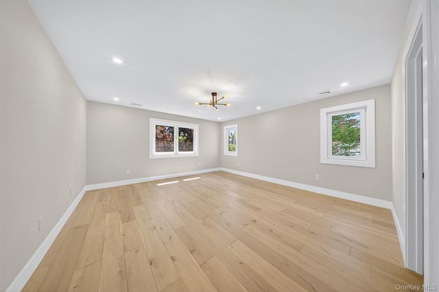 2 Lee Place, Old Bethpage, NY 11804