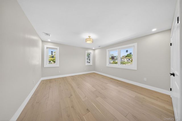 2 Lee Place, Old Bethpage, NY 11804