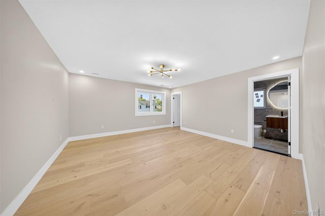2 Lee Place, Old Bethpage, NY 11804