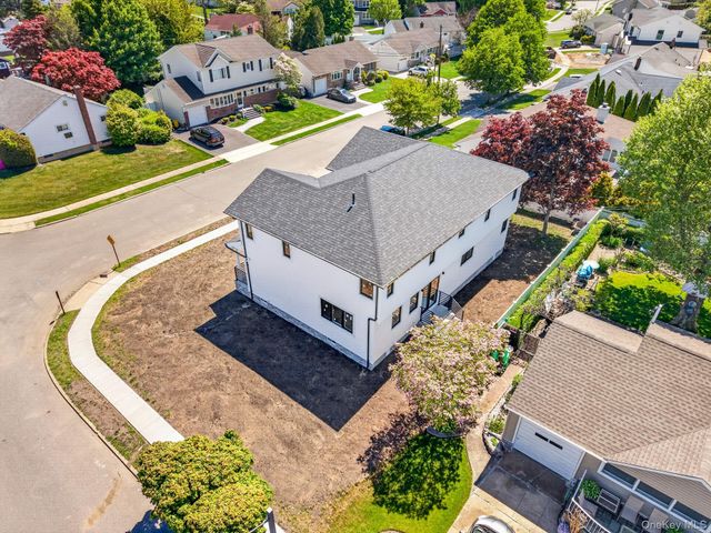 2 Lee Place, Old Bethpage, NY 11804