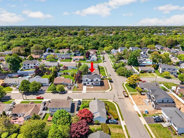 2 Lee Place, Old Bethpage, NY 11804